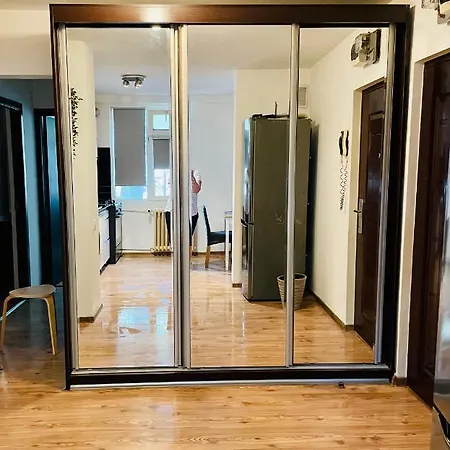 Thias -parter, Langa Spitalul Marie Curie Apartment Bucharest