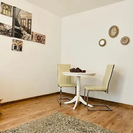 Appartement Thias -parter, Langa Spitalul Marie Curie Boekarest