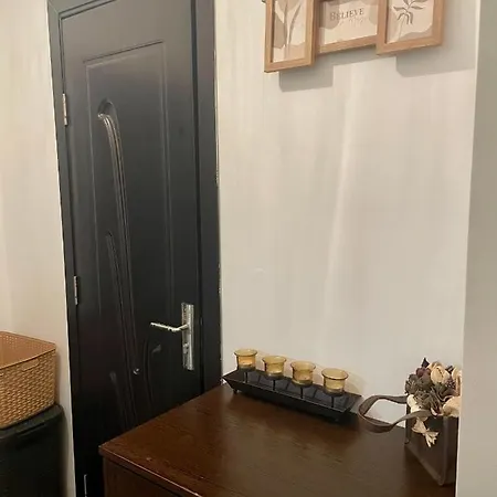 Thias -parter, Langa Spitalul Marie Curie Apartment *