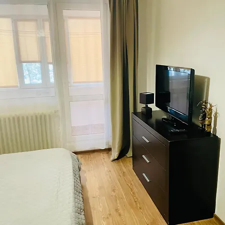 Thias -parter, Langa Spitalul Marie Curie Apartment