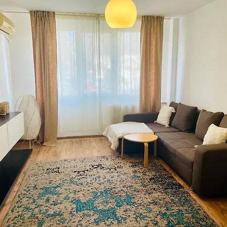 Thias -parter, Langa Spitalul Marie Curie Boekarest