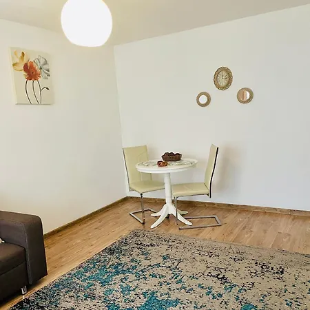 Thias -parter, Langa Spitalul Marie Curie Boekarest