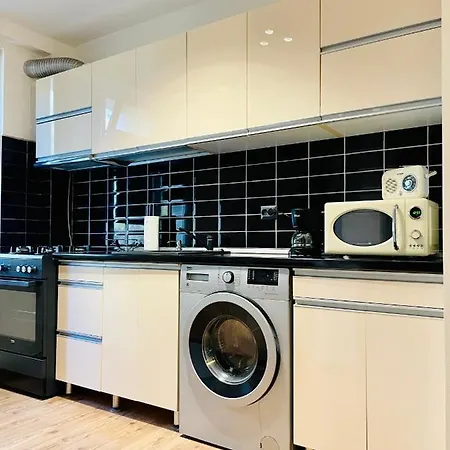 Thias -parter, Langa Spitalul Marie Curie *